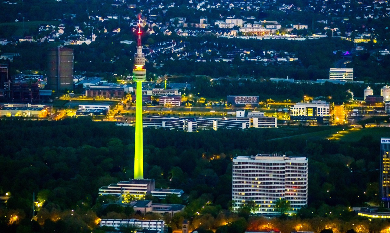 Dortmund: Am „Tag der Kinderhospizarbeit” werden in der Stadt bekannte Gebäude grün angestrahlt.