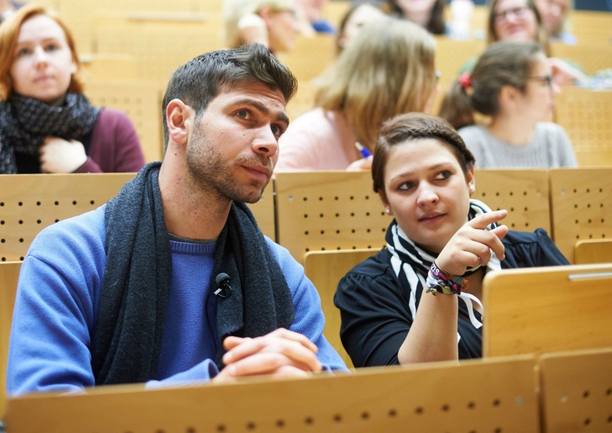 Flüchtling Hadi an der Universität.jpg