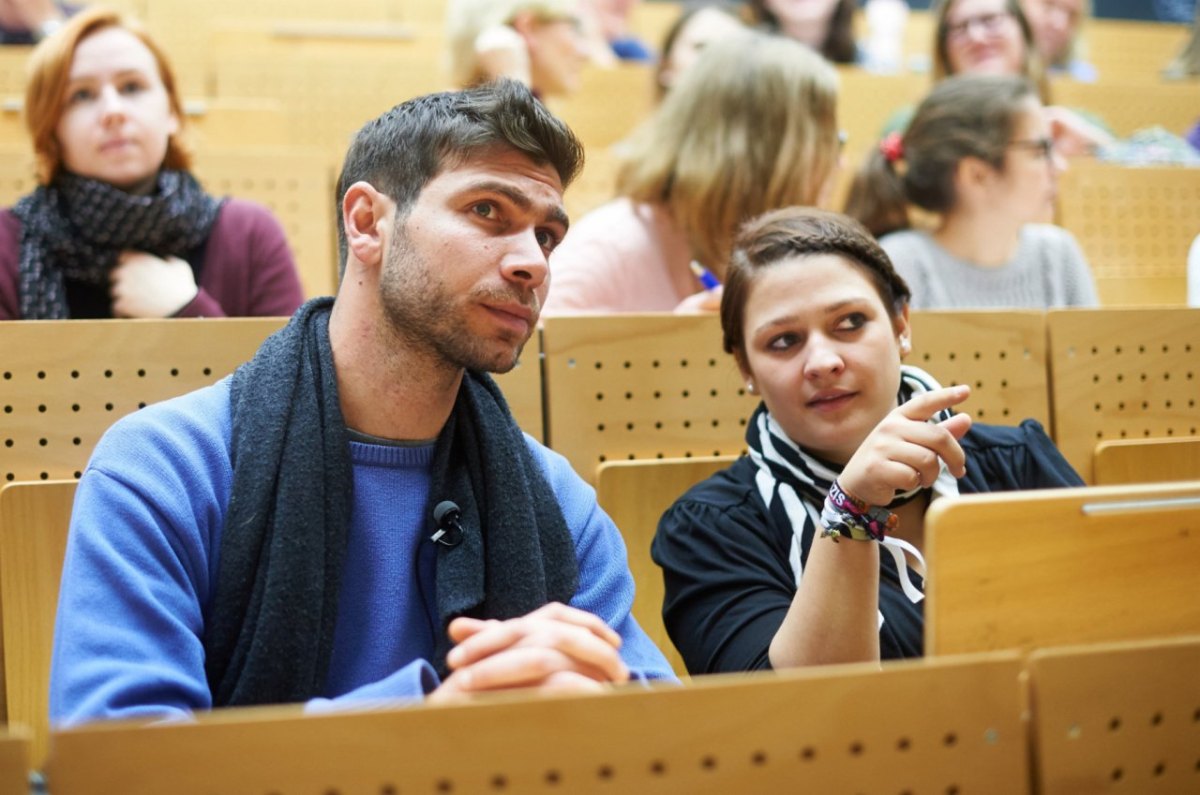 Flüchtling Hadi an der Universität.jpg