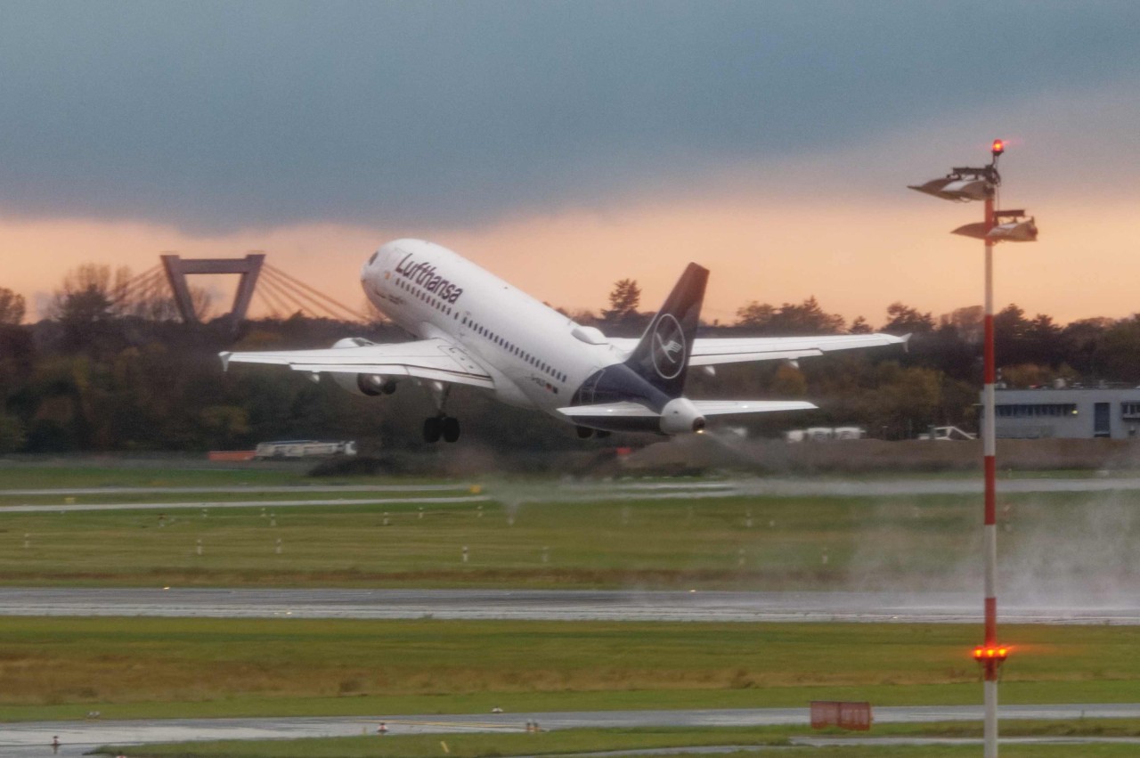 Flughafen Düsseldorf: Seine Reise in die Türkei hat sich ein Mann aus Geldern sicher ganz anders vorgestellt. (Symbolbild)