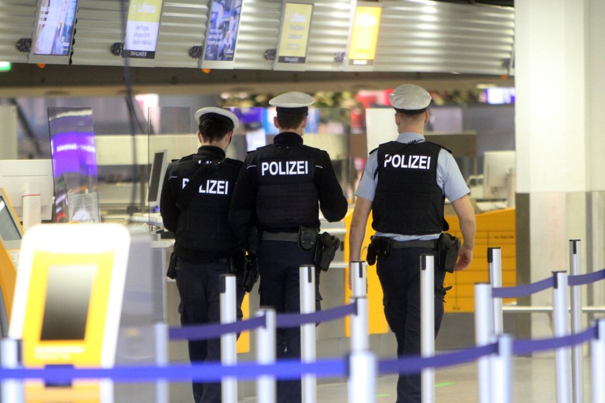 Flughafen-Düsseldorf-Bundespolizei.jpg