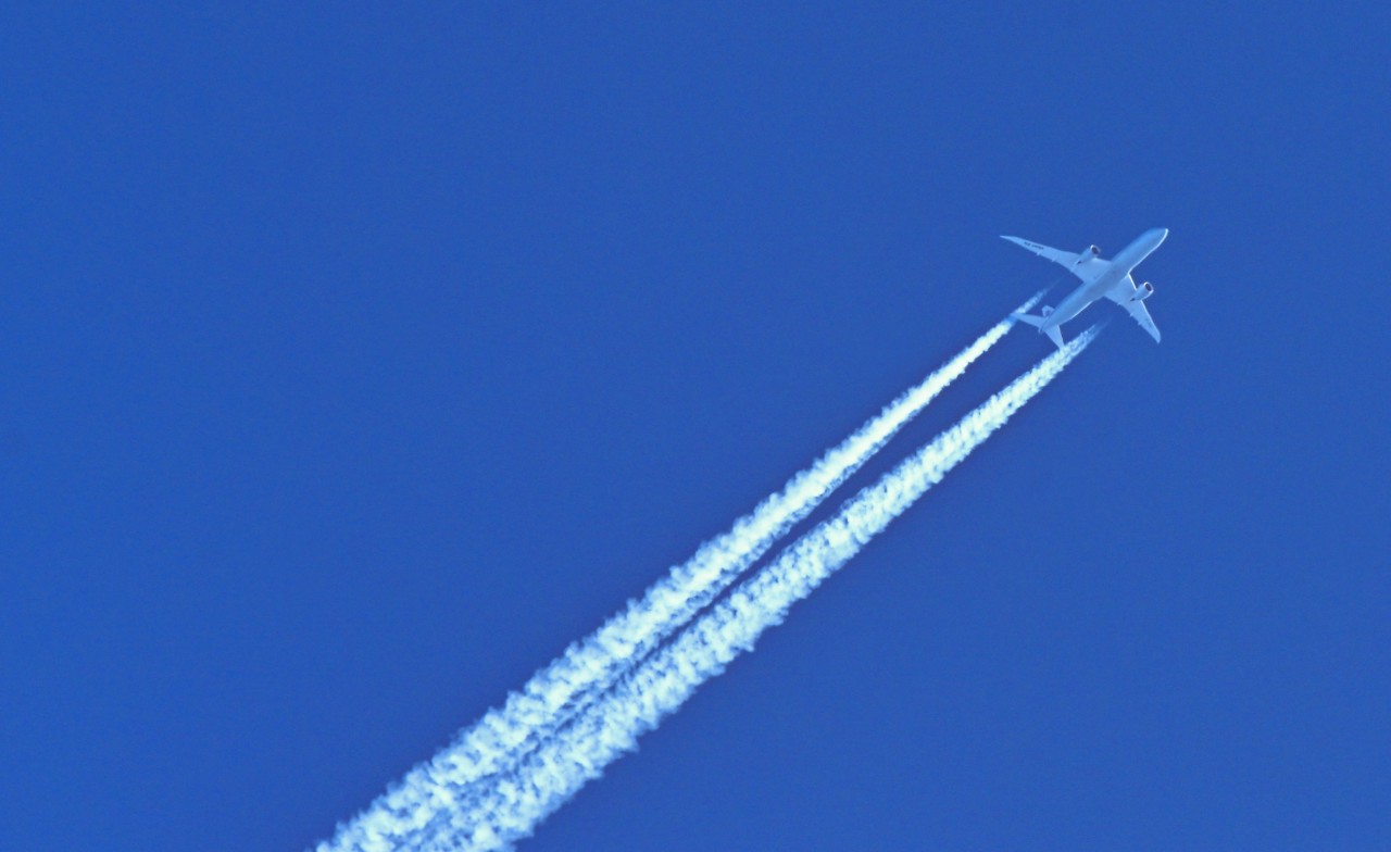 Am Flughafen Düsseldorf ein Flugzeug zu sehen, ist nicht ungewöhnliches. Doch ein Mann konnte seinen Augen nicht trauen als er DAS sah. (Symbolbild)