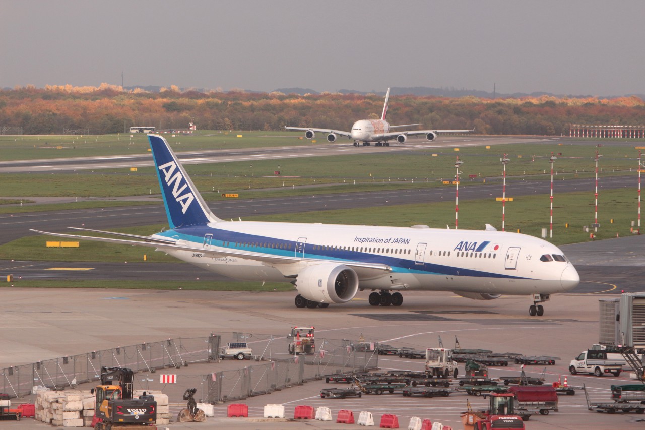 Flughafen Düsseldorf: Eine Frau wollte mit ihrem Auto direkt bis zum Flieger fahren. (Symbolfoto)