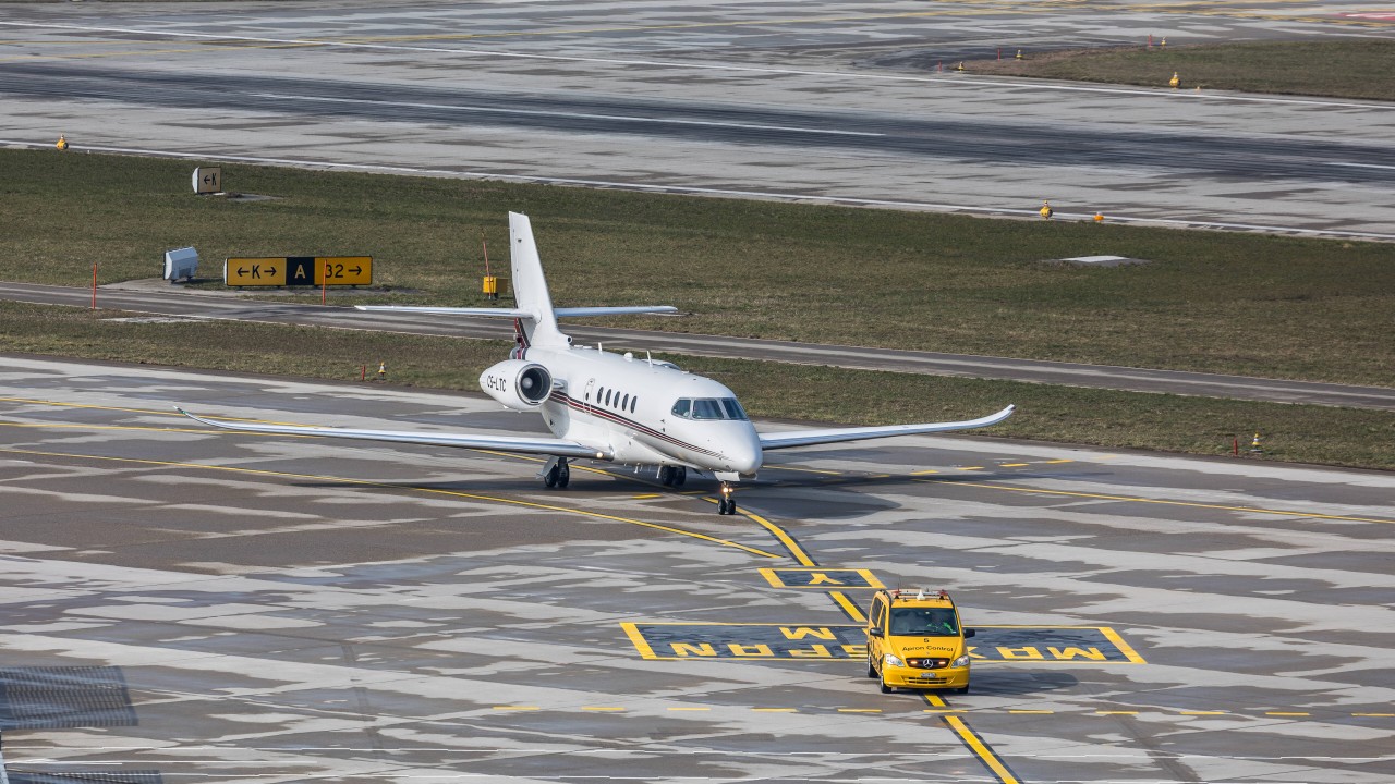 Urlaub: Weil die Tochter (2) keine Maske an Bord eines Flugzeuges trug, bekam eine Familie in Amerika großen Ärger. Sie waren auf dem Rückflug von ihrem Florida-Urlaub.