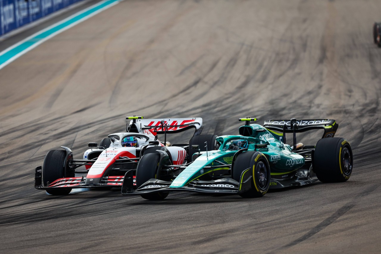 Drama bei der Formel 1 in Miami. Mick Schumacher und Sebastian Vettel kollidierten.