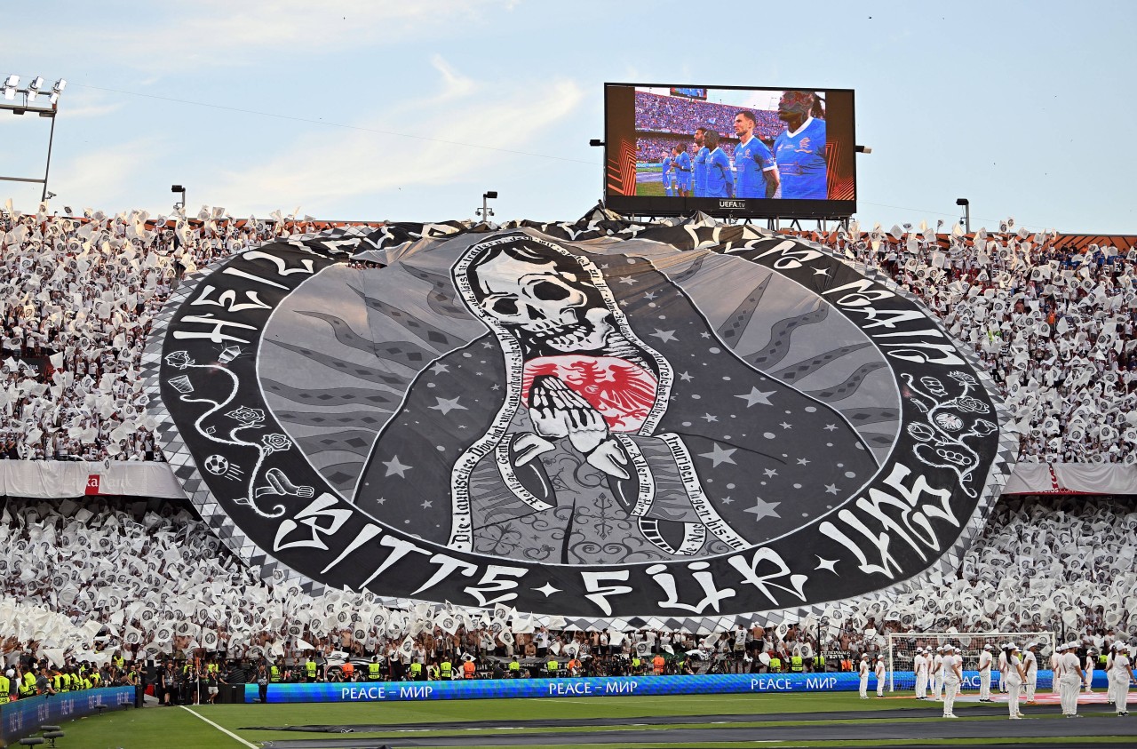 Die Choreo der Eintracht-Fans.