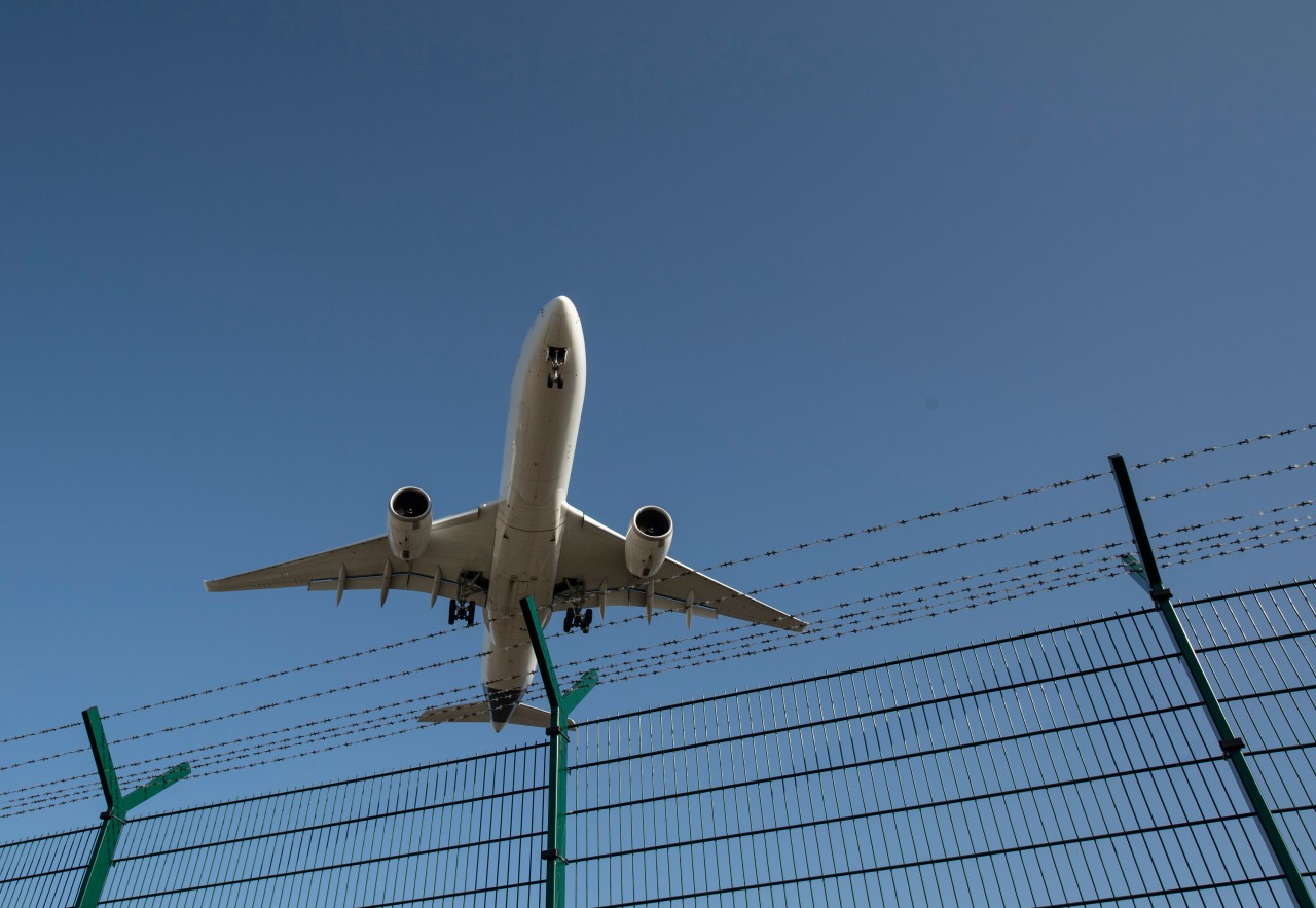 Am Flughafen Frankfurt ist ein Flugzeug vom Blitz getroffen worden. (Symbolbild)