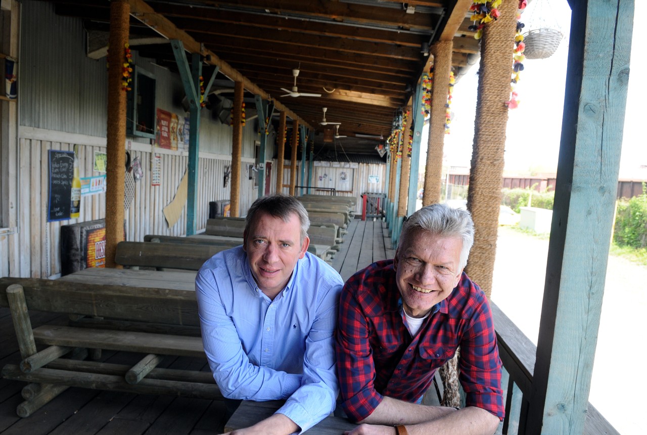 Tobias Volkmann und Richard Reichenbach (von links) zogen mit dem „Franky's“ in die ehenmalige Hapa Haole Bar. 