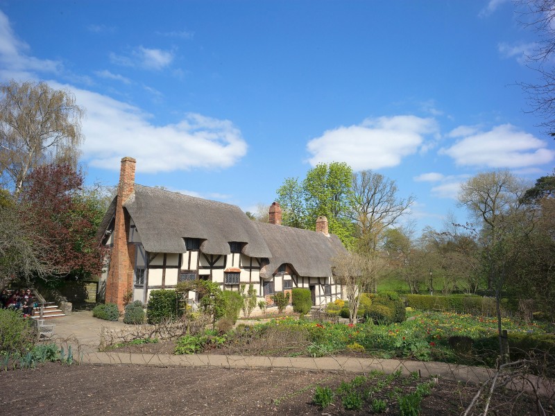 ... das frühere Haus von Anne Hathaway, der späteren Ehefrau von William Shakespeare. Am vermeintlichen Todestag soll es eine Prozession und eine große Feier in Stratford geben.