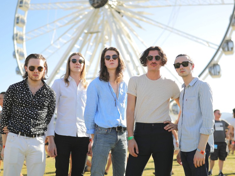 Posieren vor dem Riesenrad: Tom Ogden, Charlie Salt, Josh Dewhurst, Joe Donovan und Myles Kellock von der Band Blossoms.