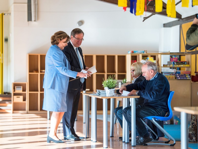 Gemeinsam mit seiner Ehefrau Susanne Laschet hatte Armin Laschet am Wahltag in seiner Heimat Aachen seine Stimme abgegeben. 