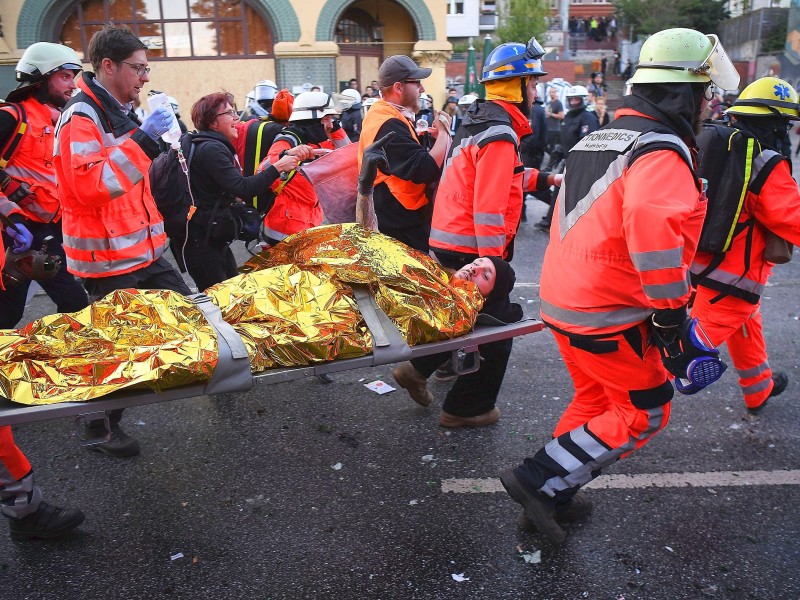 Mehrere Personen wurden dabei verletzt.