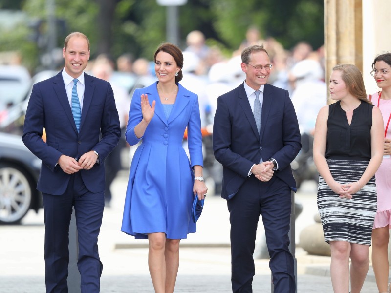 Berlins Regierender Bürgermeister Michael Müller (SPD) und seine Tochter Nina begleiteten das Paar aus Großbritannien. 