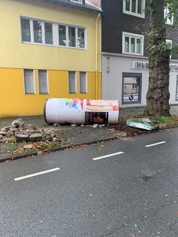 Die Feuerwehr Gelsenkirchen zog die Säule aus der Verankerung. 