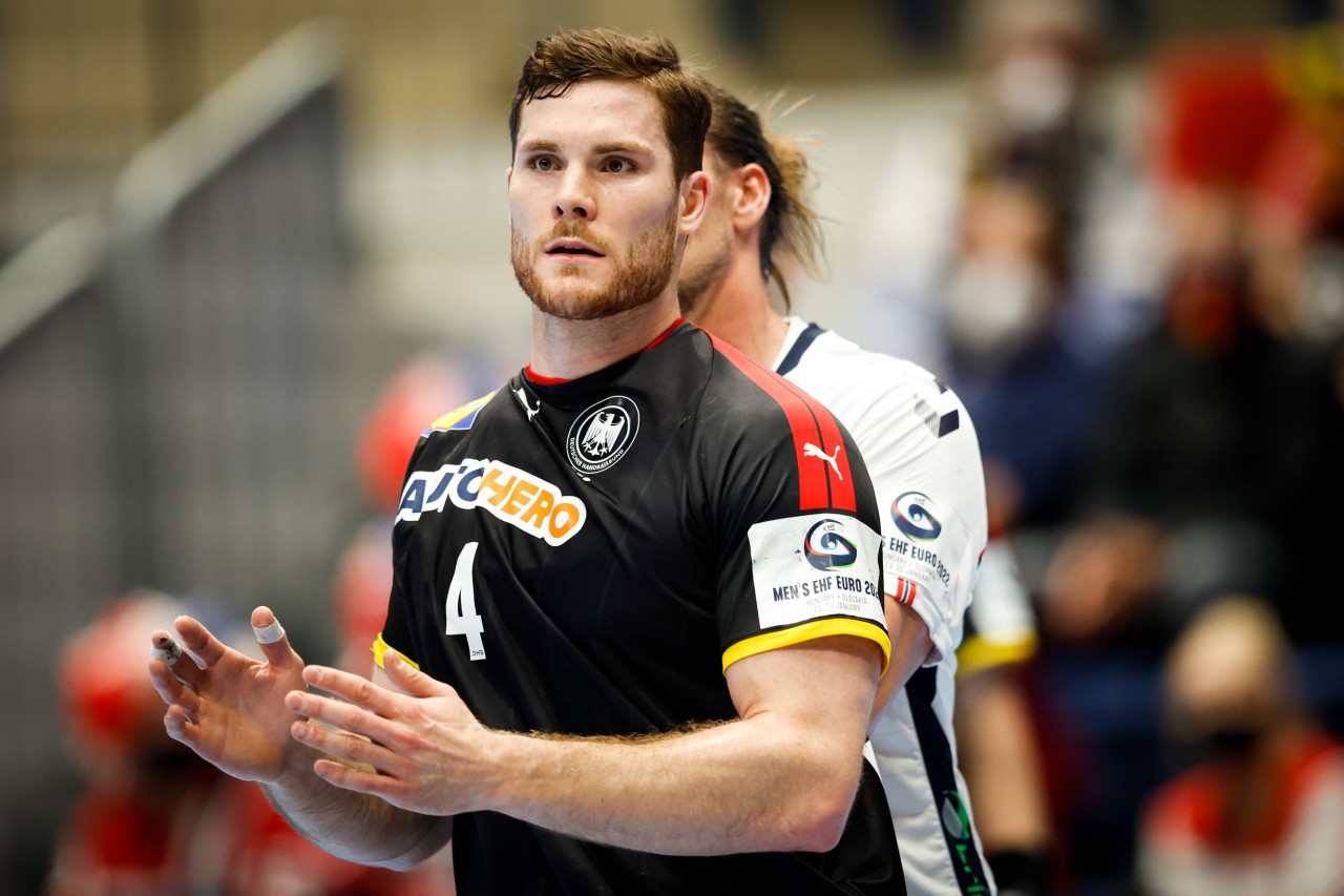 Bei der Handball EM 2022 ledert Johannes Golla ordentlich gegen den EM-Modus.