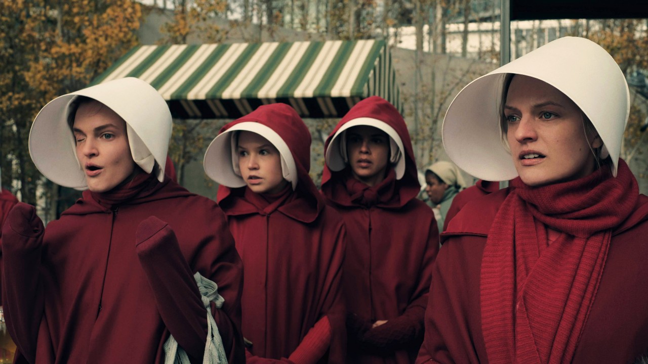 Die Drama-Serie „The Handmaid’s Tale“ ist seit 2017 bei Amazon Prime Video zu sehen.