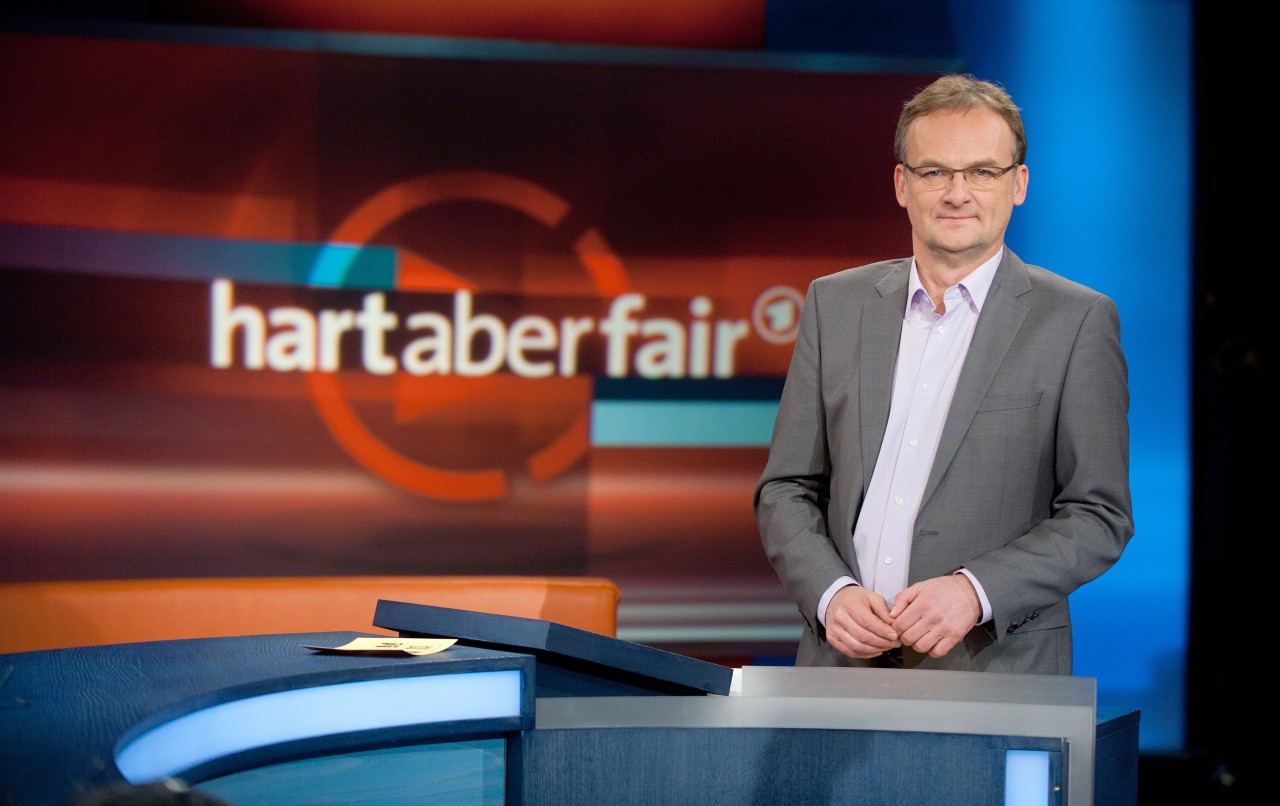 Moderator Frank Plasberg und die Verantwortlichen der Talkrunde „hart aber fair“ haben mit dem Titel der aktuellen Sendung eine hitzige Diskussion ausgelöst.