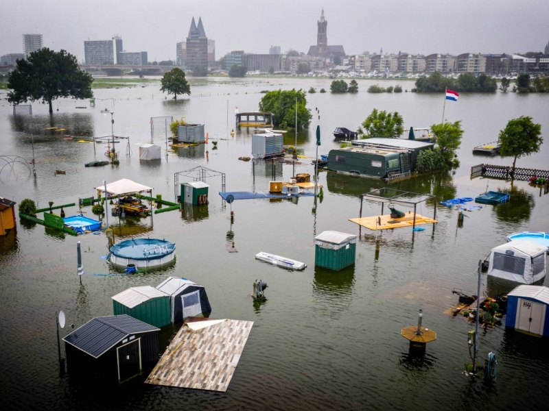 Hochwasser in Belgien und Holland: Campingplatz steht unter Wasser.