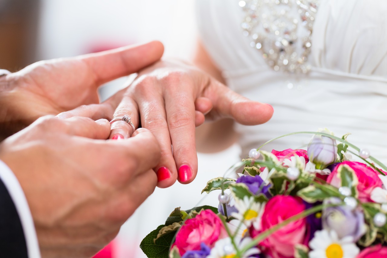 Vor der Hochzeit musste noch eine wichtige Frage geklärt werden. (Symbolbild)