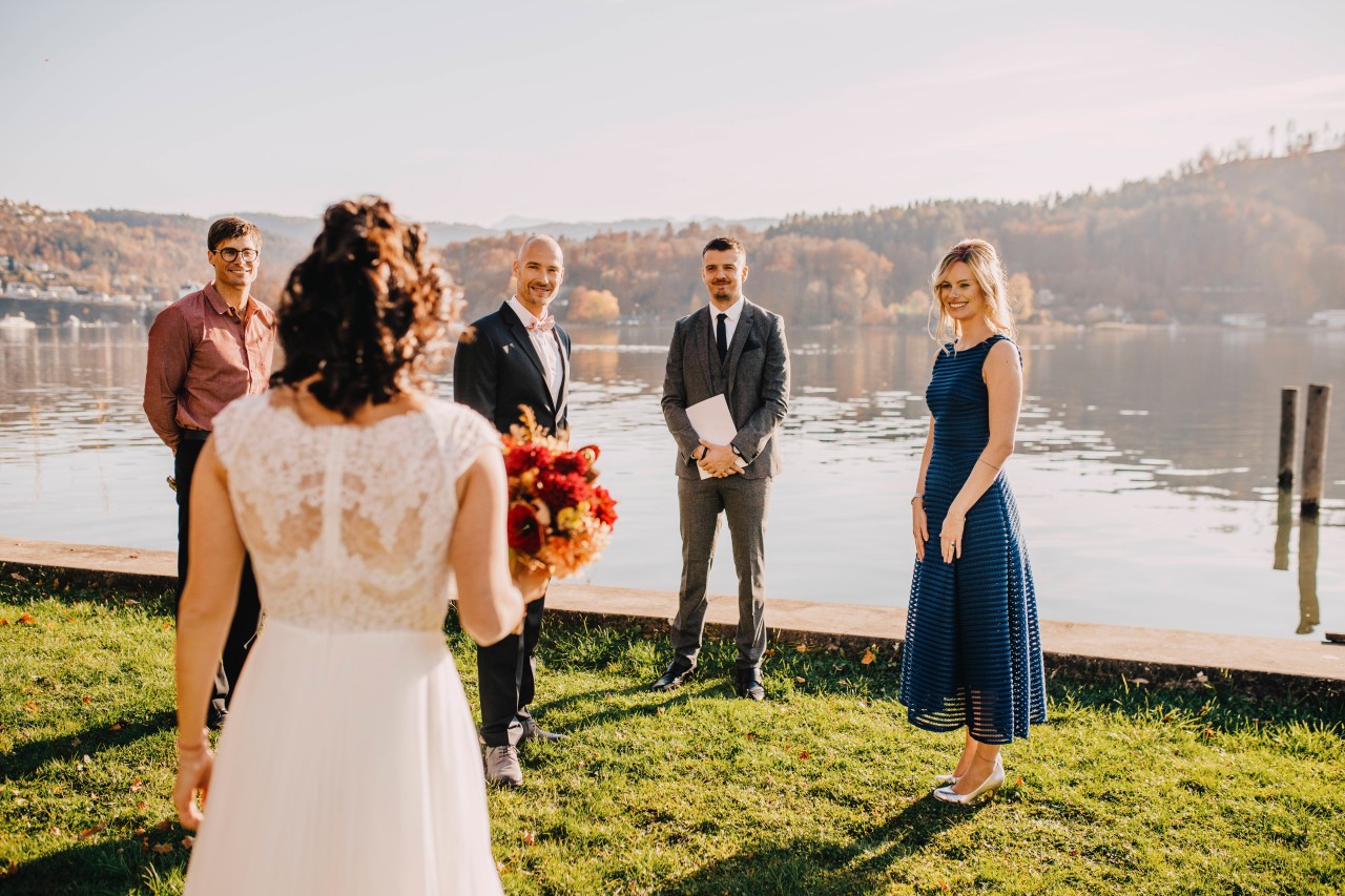 Hochzeit: Mann zieht sein Sakko aus. Das wird er bereuen.