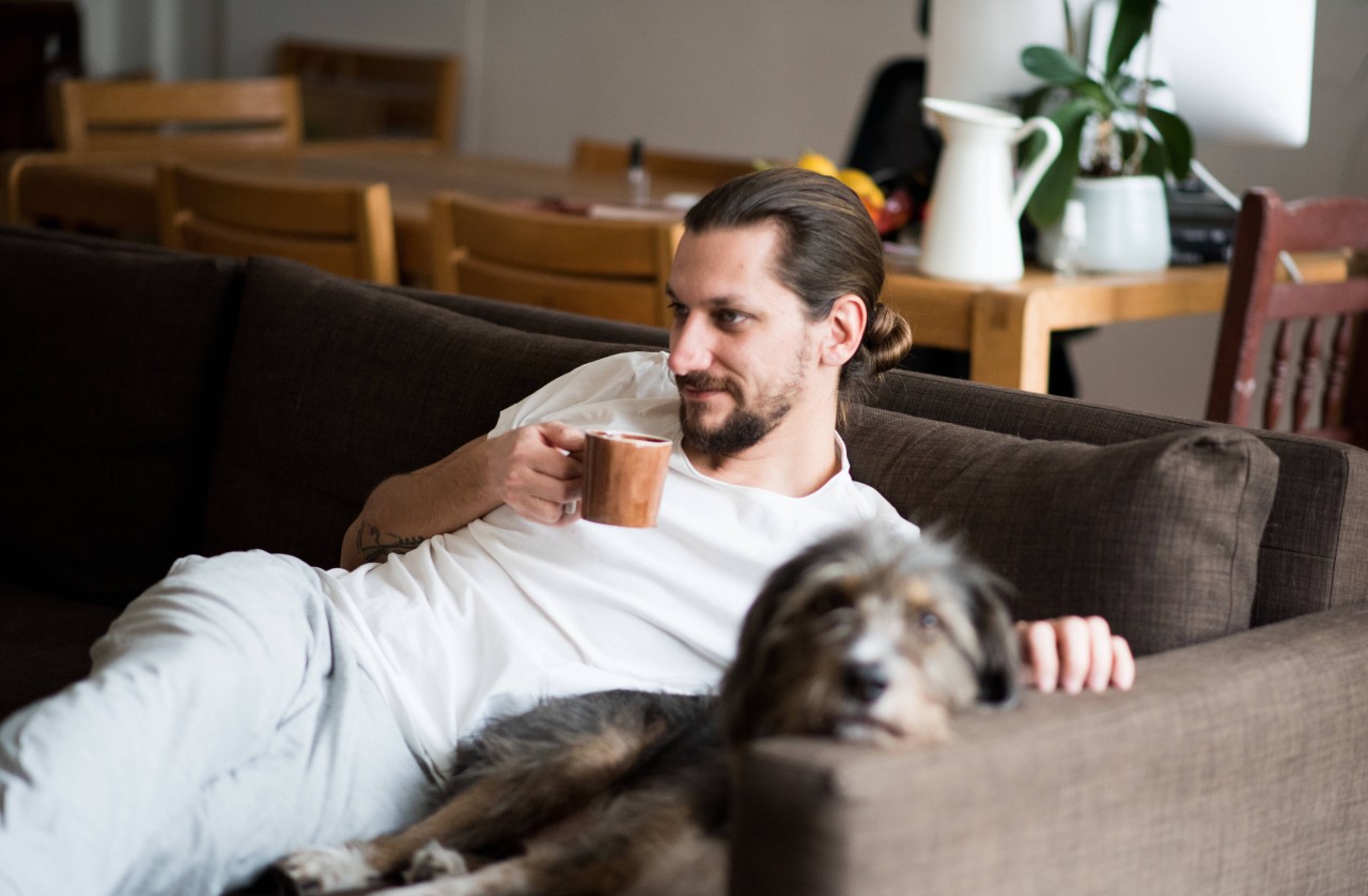 Als seine Familie plötzlich vor einer  Gefahr stand, griff der Familienvater ein. Doch anstelle seiner Frau und Kinder, rettete er lieber den Hund. (Symbolbild)