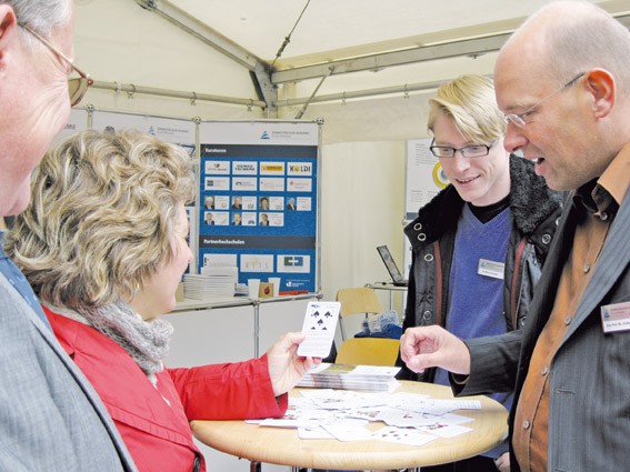 Svenja Schulze, die Ministerin für Innovation, Wissenschaft und Forschung des Landes NRW, besucht den Stand der Südwestfälischen Akademie für den Mittelstand auf dem NRW-Tag.