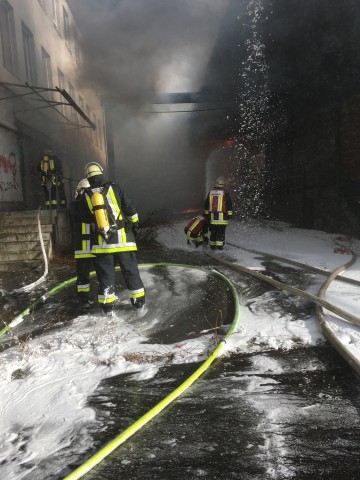 Die Feuerwehr musste den Brand von außen bekämpfen