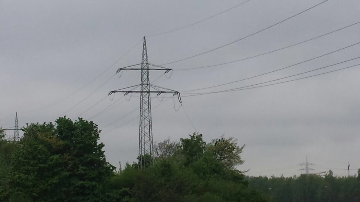 Das Stromkabel hängt herunter.