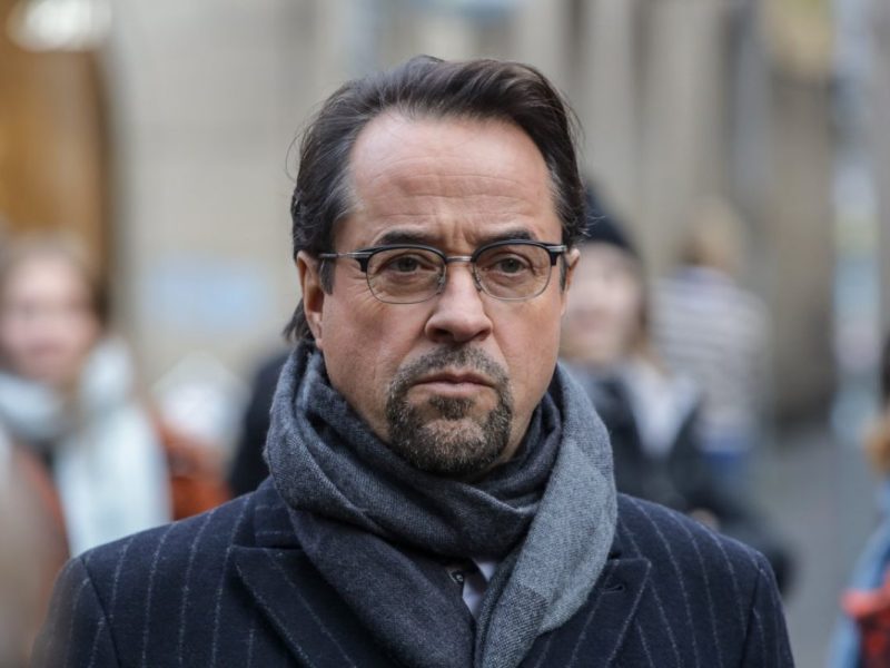 Beim Münster-Tatort lässt er keinen Fall ungelöst, doch nun widmet sich Jan Josef Liefers einem sehr privaten Mysterium.