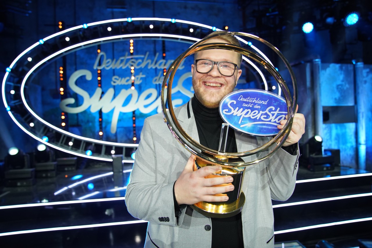 Jan-Marten Block hat sich die DSDS-Trophäe gesichert.