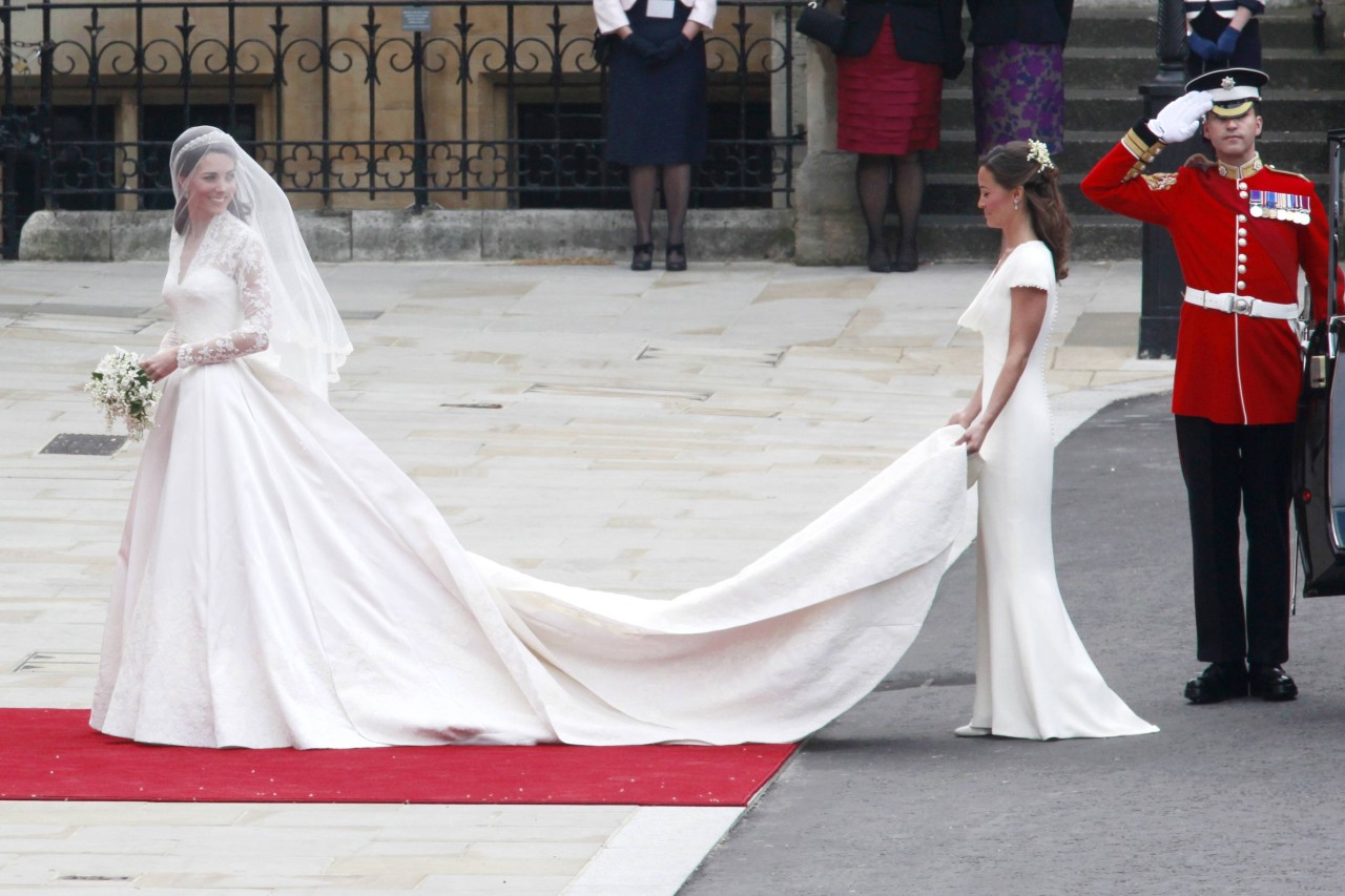 Kate Middleton bei ihrer Hochzeit mit ihrer Schwester Pippa.