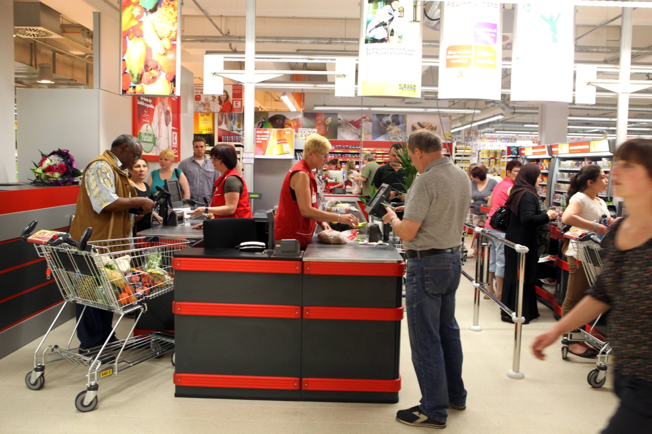 Kaufland, Aldi und Co.: DIESE Sprüche an der Kasse gehen gar nicht! (Symbolfoto)