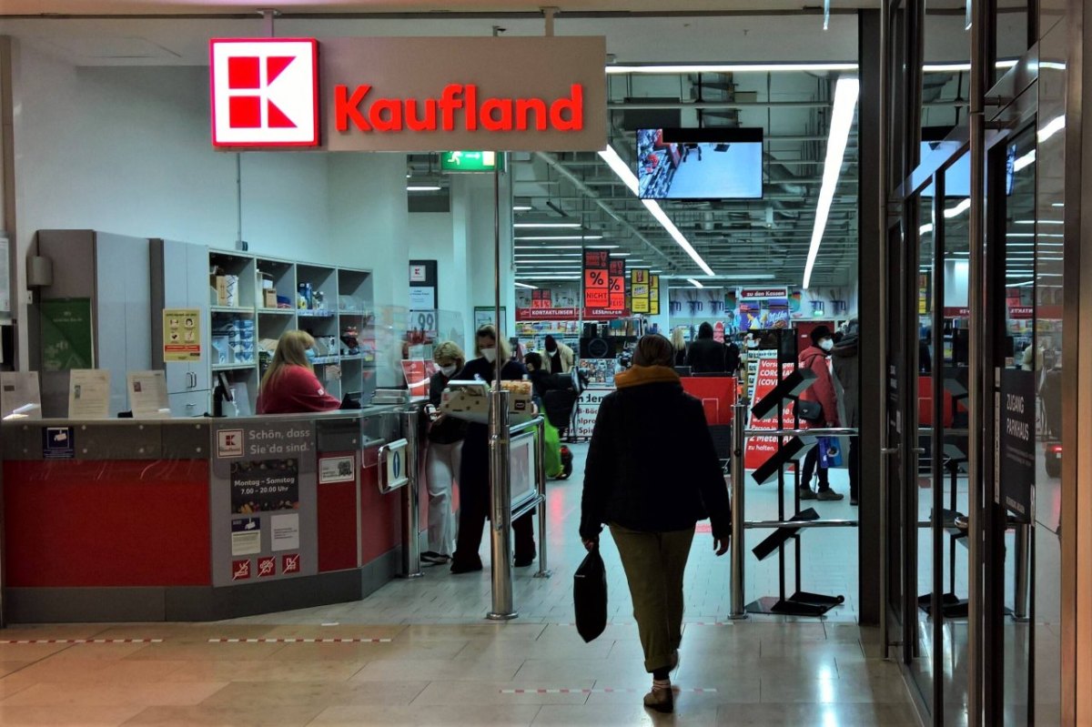 Kaufland: Unfassbare Szenen! Mitarbeiter wirft indische Kunden raus – „Seid in unserem Land“