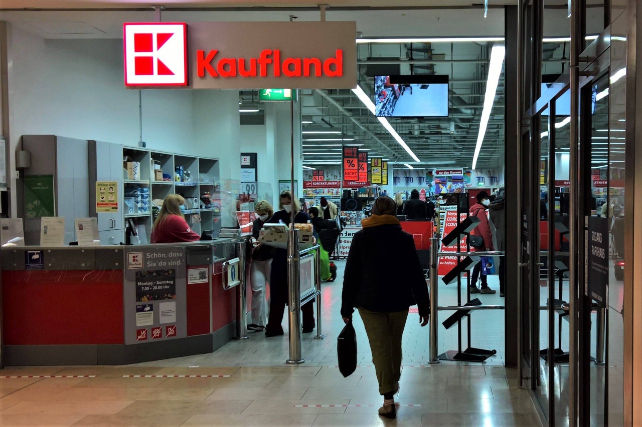 Kaufland: Unfassbare Szenen! Mitarbeiter wirft indische Kunden raus – „Seid in unserem Land“ (Symbolbild). 