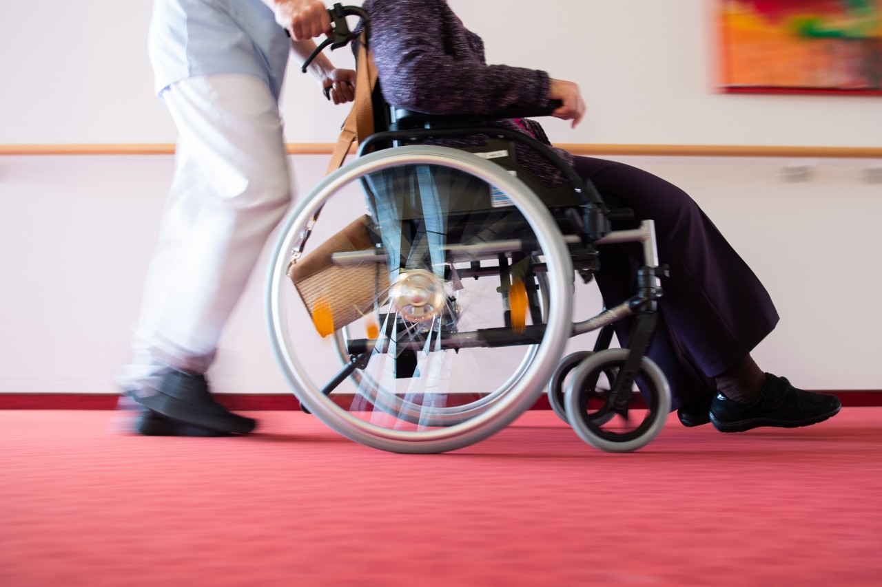 In einer Klinik in Bochum soll ein Pfleger eine Patientin sexuell missbraucht haben. (Symbolbild)