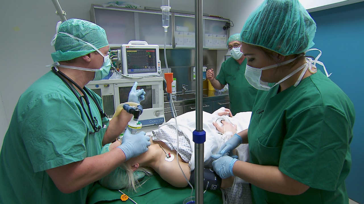 In der „Klinik am Südring“ können die Sat.1-Zuschauer Ärzten bei der Arbeit zuschauen.