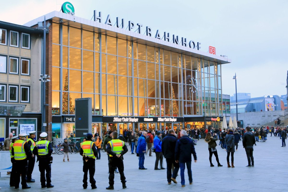 Köln-Hauptbahnhof.jpg