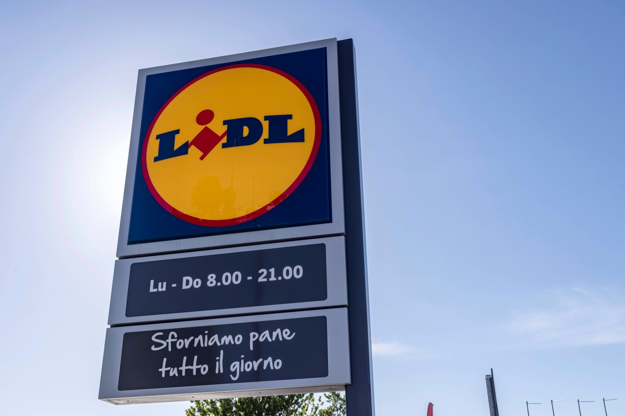 Lidl: Kundin schlägt Werbeprospekt auf - und amüsiert sich prächtig.