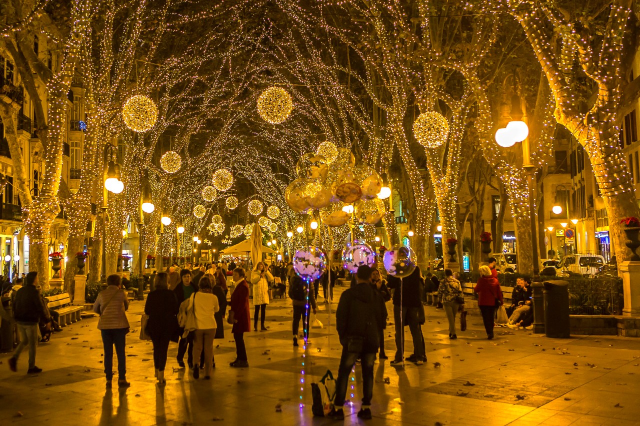 Die Weihnachtsbeleuchtung 2019 auf dem Paseo del Borne auf Mallorca. (Archivfoto)