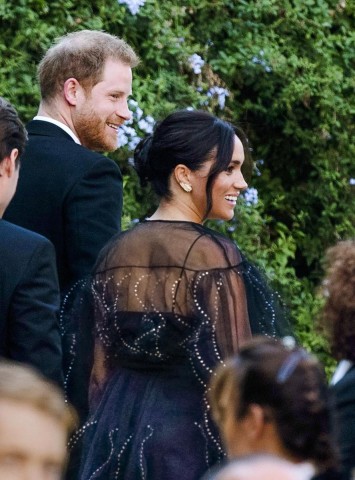 Meghan Markle trug bei der Hochzeit ihrer Freundin 5-Euro-Ohrringe.