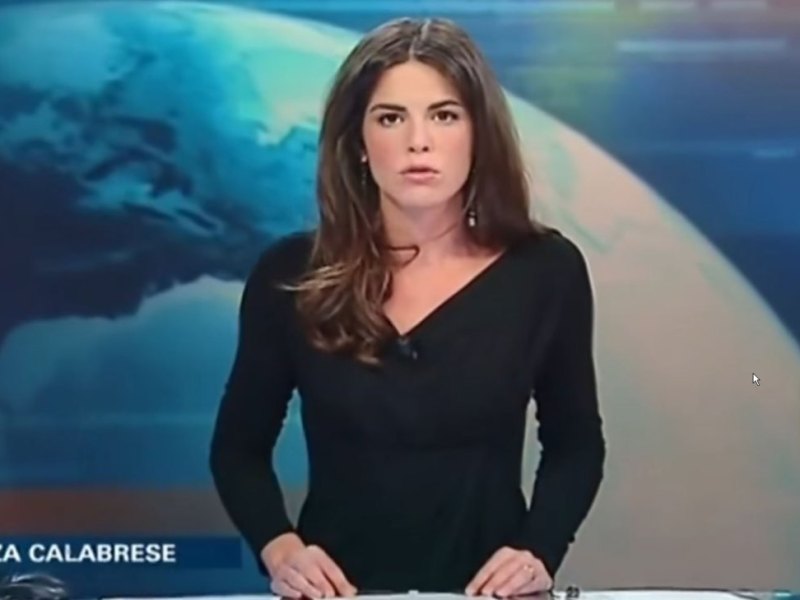 Moderatorin präsentiert die News - und dann versehentlich ihren Slip.jpg
