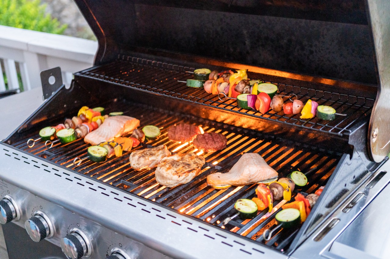 Oberhausen: Die Grillsaison ist offiziell gestartet! Passend dazu hat die Feuerwehr jetzt einen wichtigen Rat. (Symbolbild)