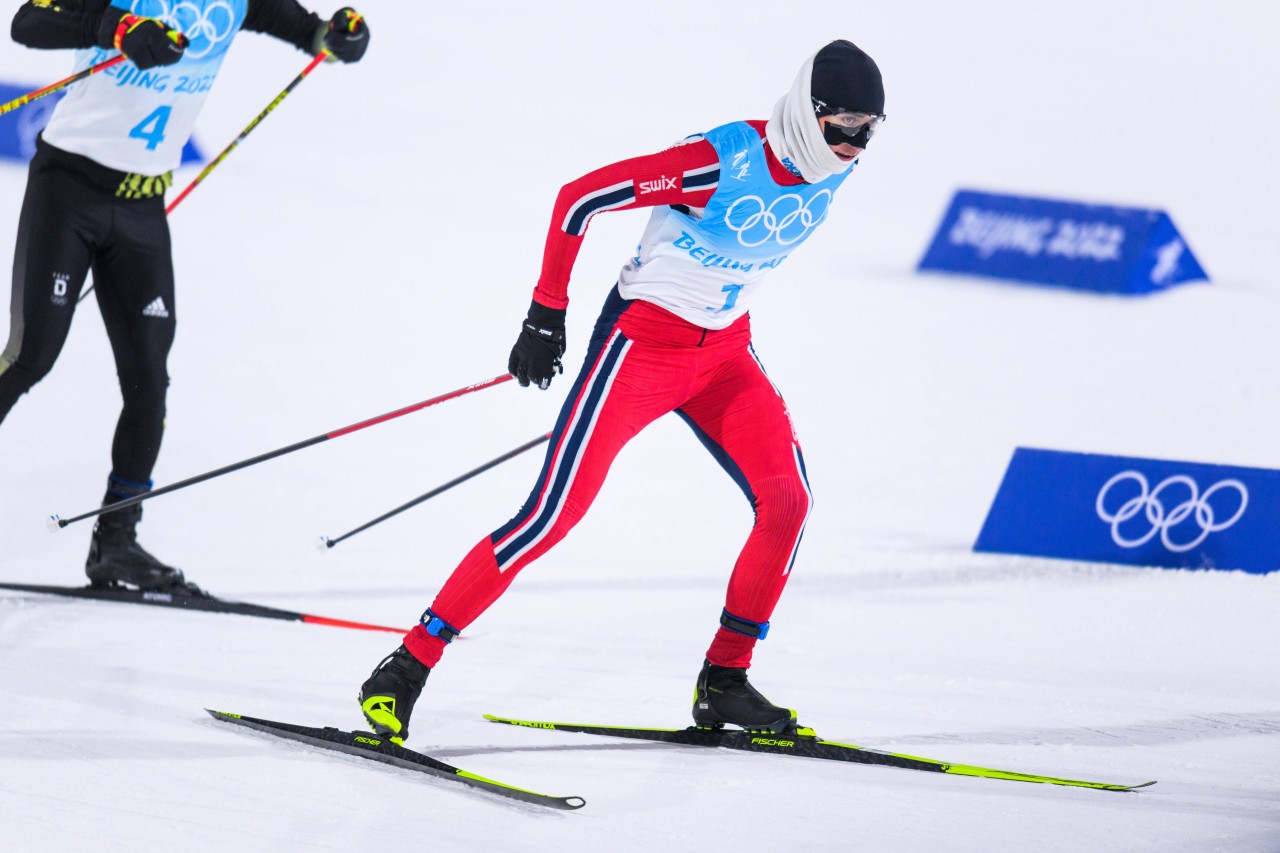 Riesen Bock von Kombinierer Jarl Magnus Riber bei Olympia 2022.