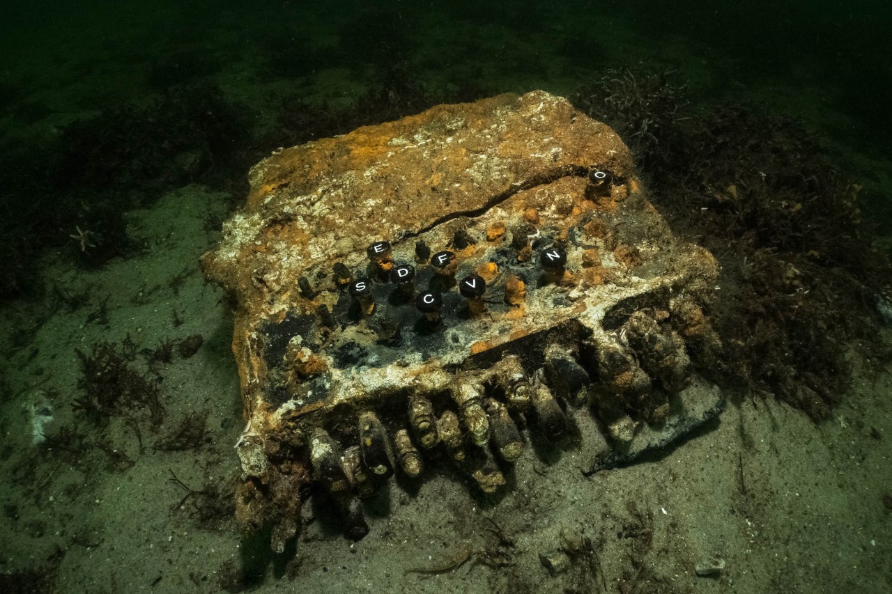 Enigma-Chiffriermaschine aus dem Zweiten Weltkrieg liegt auf dem Grund der Ostsee.