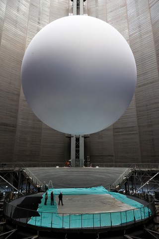 Die Gasometer-Erdkugel kehrt im rahmen einer neuen Ausstellung zurück. 