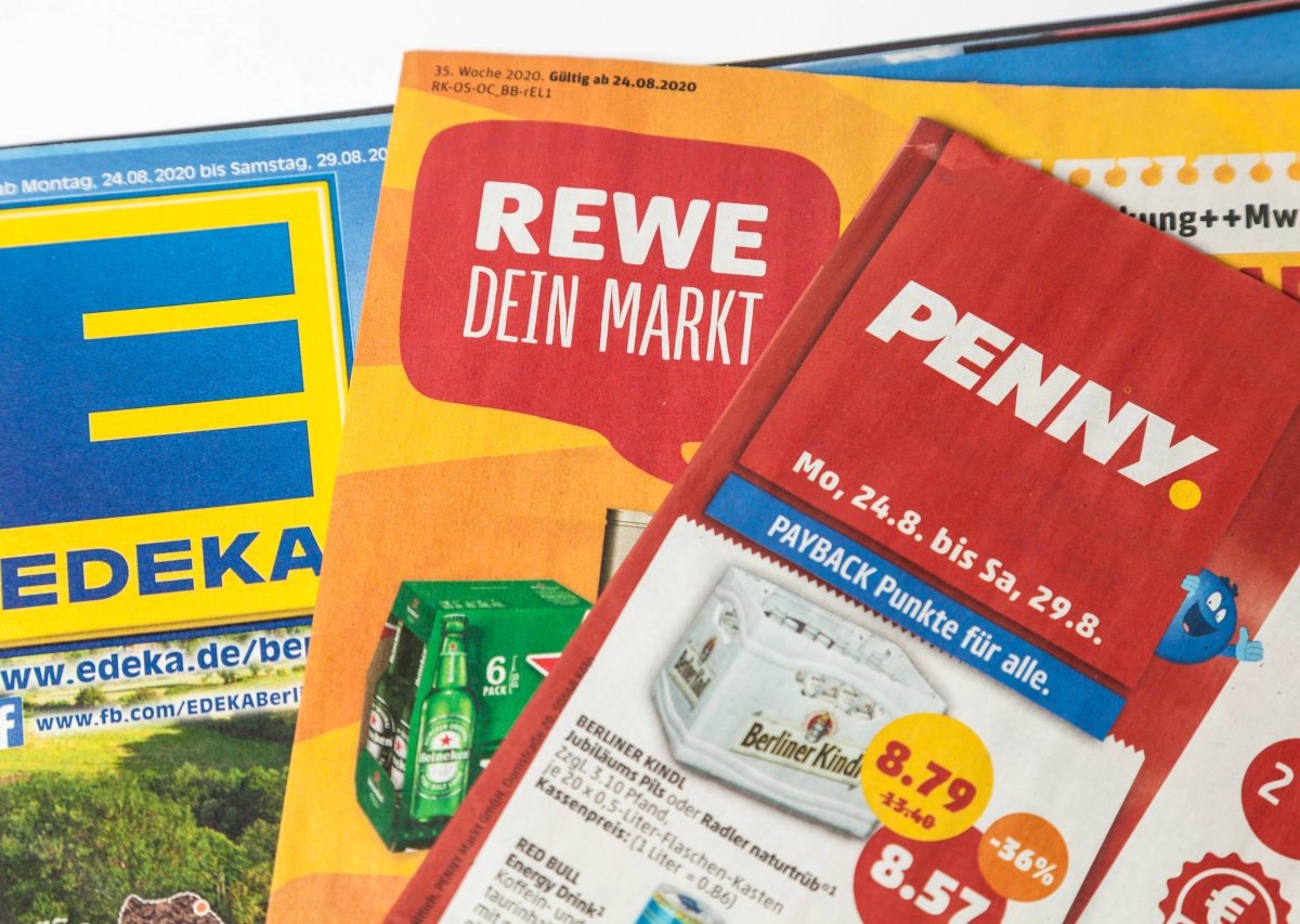 Prospekte von Edeka, Rewe und Penny.jpg