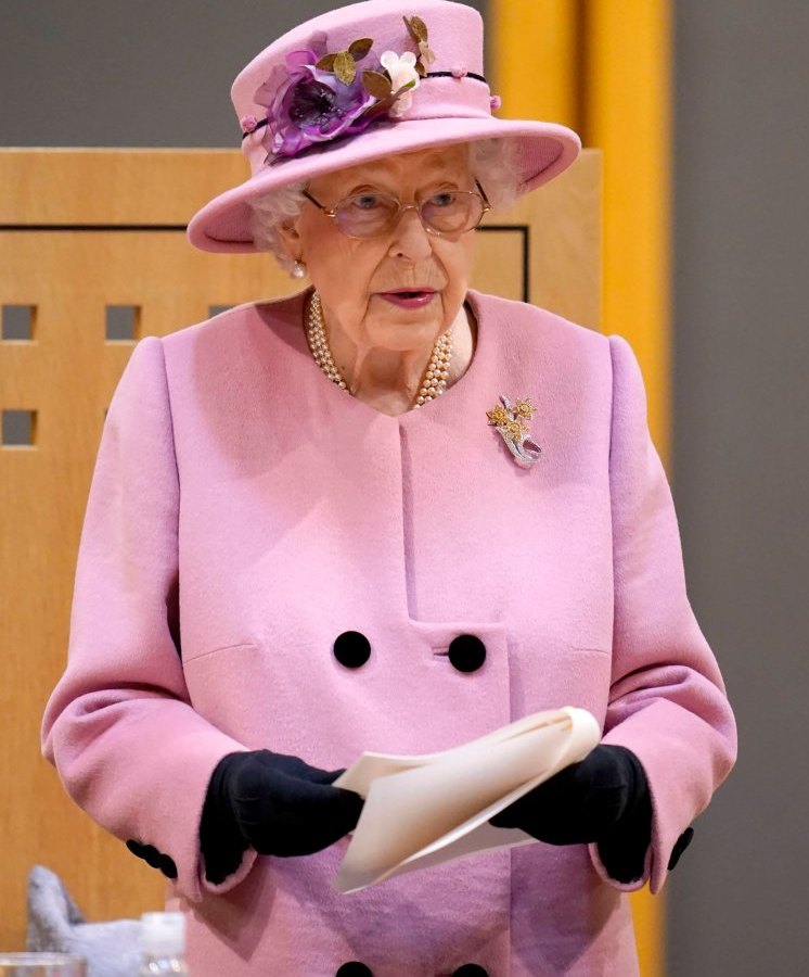 Queen-Elizabeth-Fake-Foto.jpg