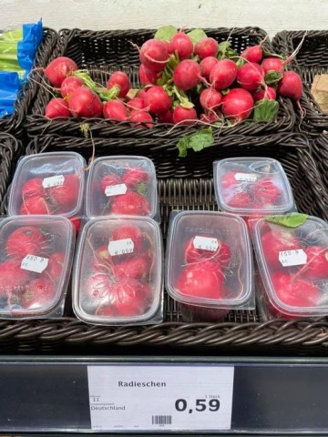 Edeka: Diese verpackten Radieschen sorgten bei einer Frau für Empörung.