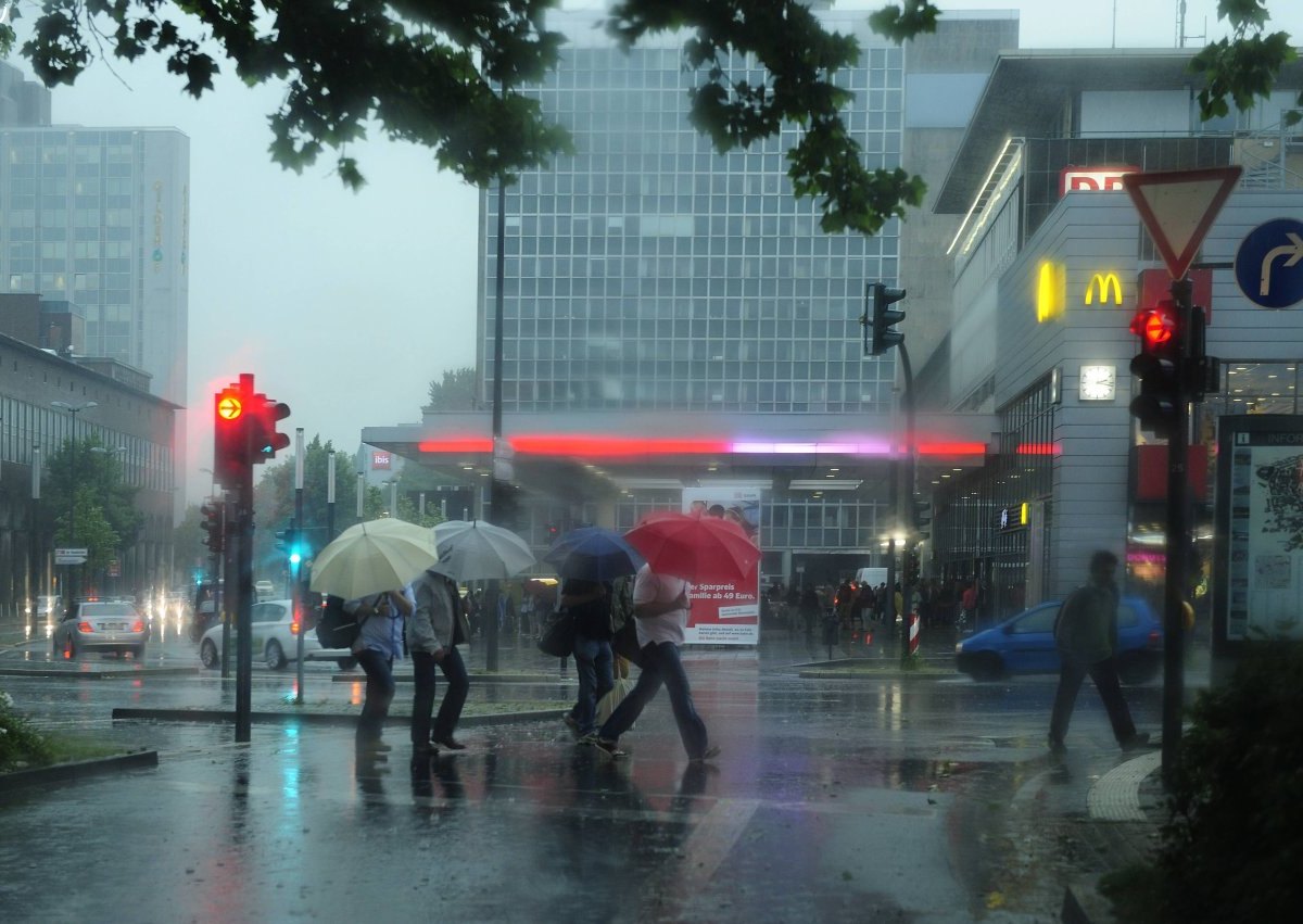 Regenschauer Essen Hauptbahnhof.jpg