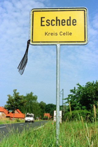 Kurz vor dem Bahnhof der niedersächsischen Gemeinde Eschede in der Nähe von Celle geschah das schwerste Bahnunglück ...